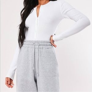 Longsleeve bodysuit in white.